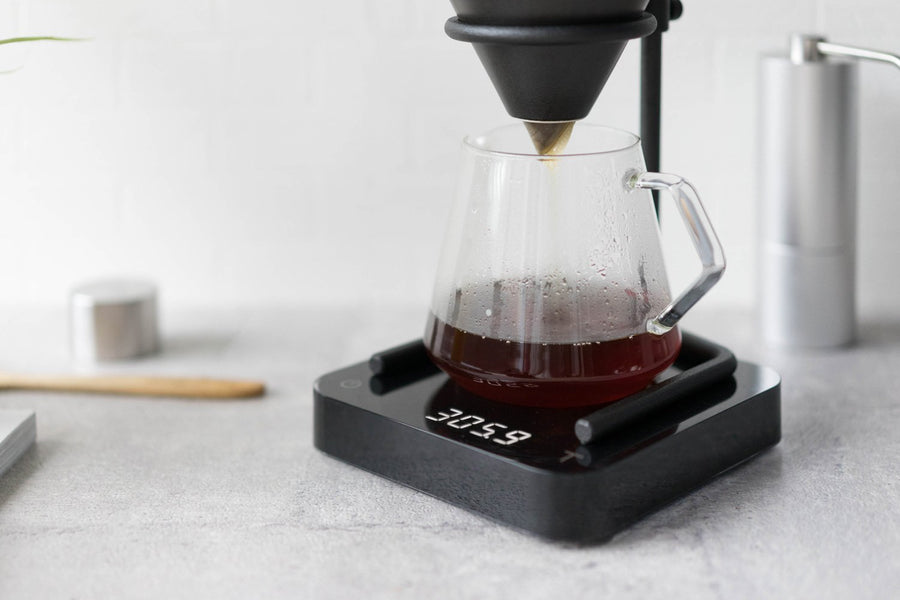 Acaia Pearl Coffee Scales Black pour